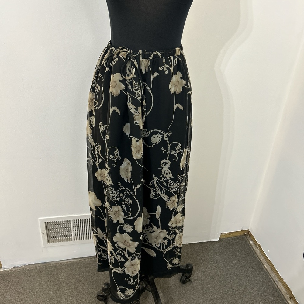 Modern Element Black Underlay Maxi Skirt with Sheer Floral Overlay